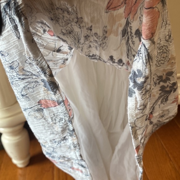 The brand is Abercrombie and fitch size xs in womens - Picture 3 of 4